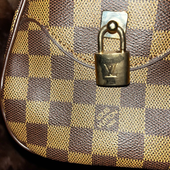 Authentic 💎Mint Condition 💎 No flaws, No defects Beautiful Louis Vuitton Duomo - Picture 5 of 8
